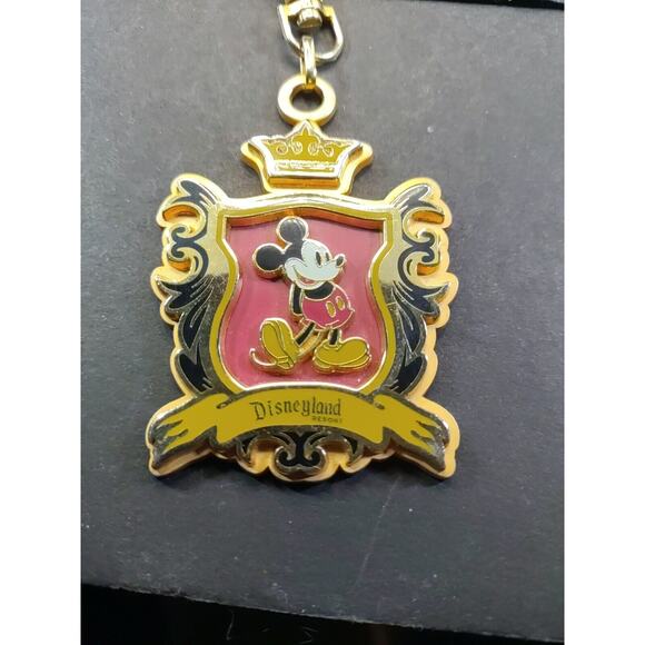 Walt Disney 2007 Trading Luggage Keychain - Picture 5 of 9